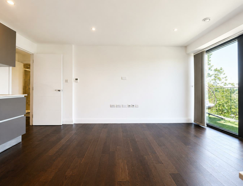Flat Packetboat Lane in Greater London