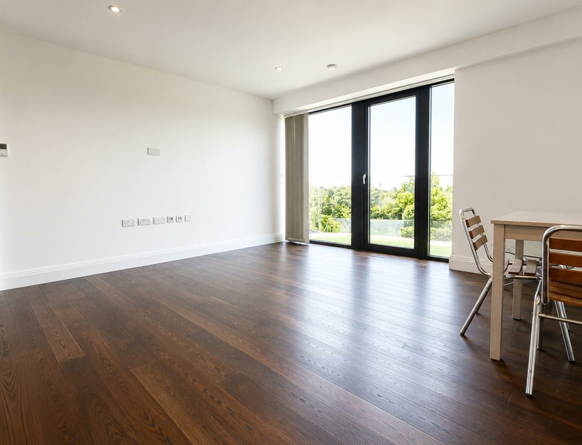 Flat Packetboat Lane in Greater London