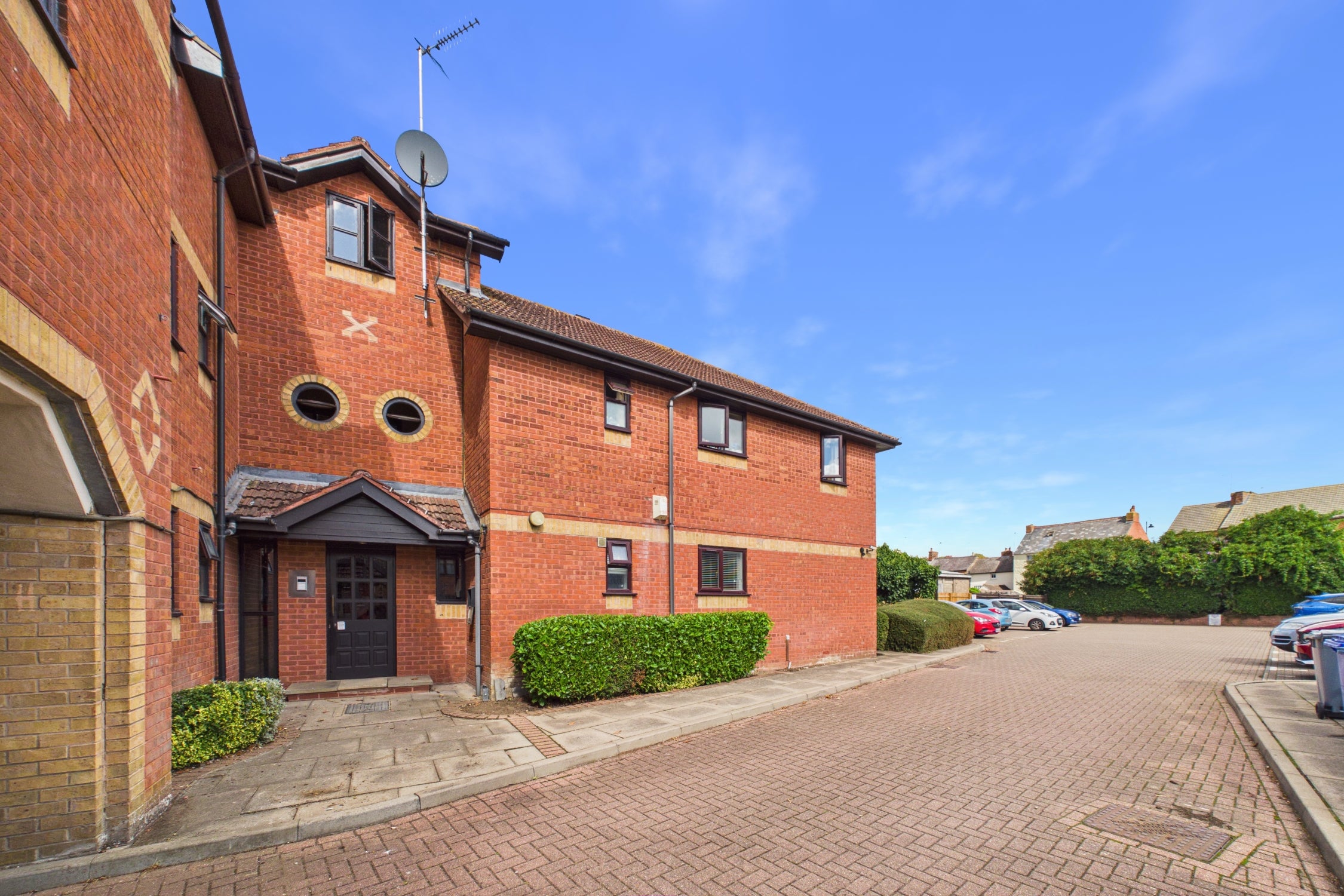 Flat Islington Road in Towcester