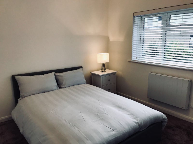 Room Bowerman Avenue in Greater London