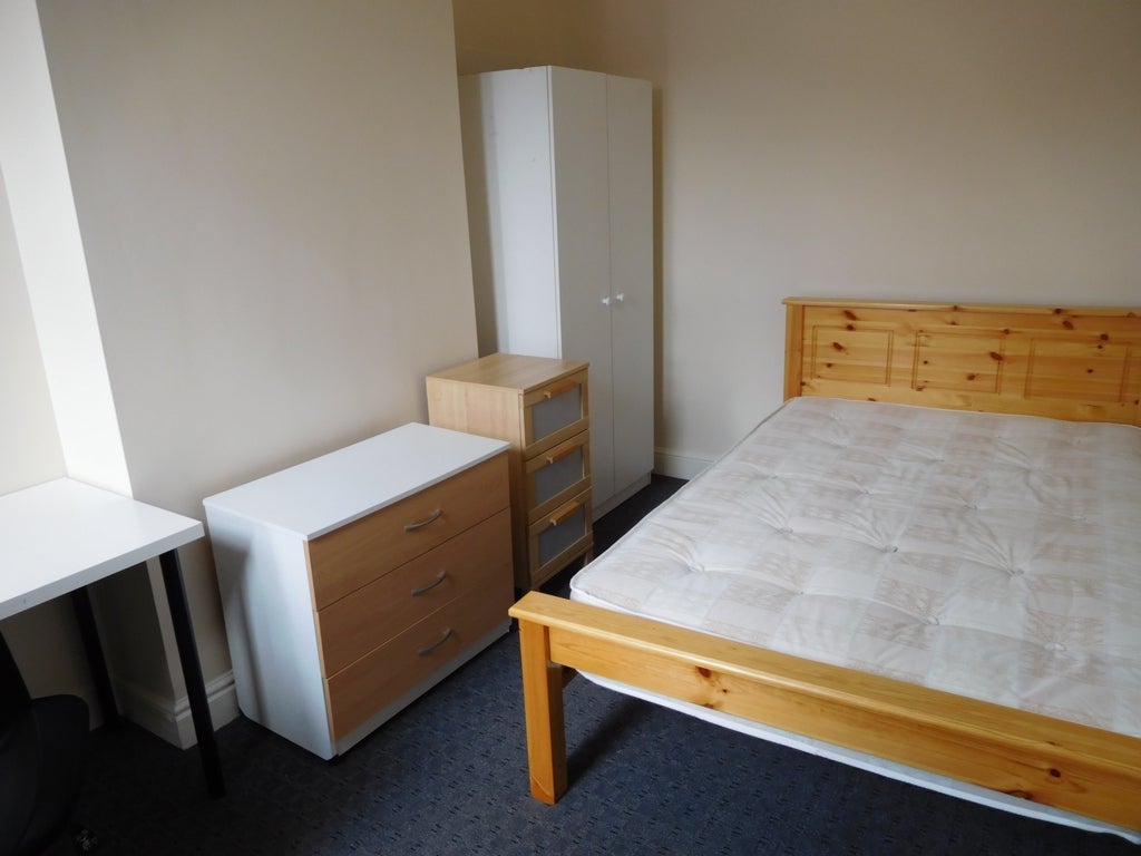 Room Kimbolton Avenue in Nottingham