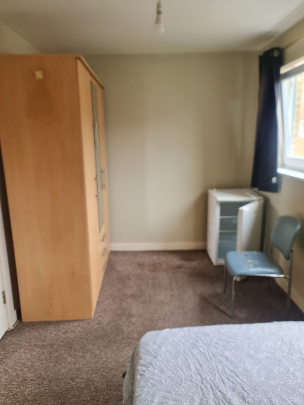 Room Miles Drive in Greater London