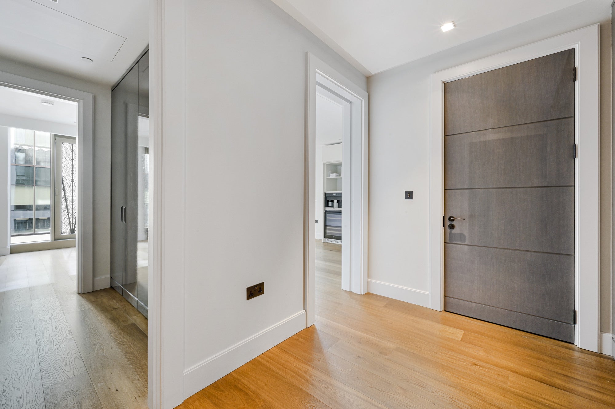 Flat Greenham Close in Greater London