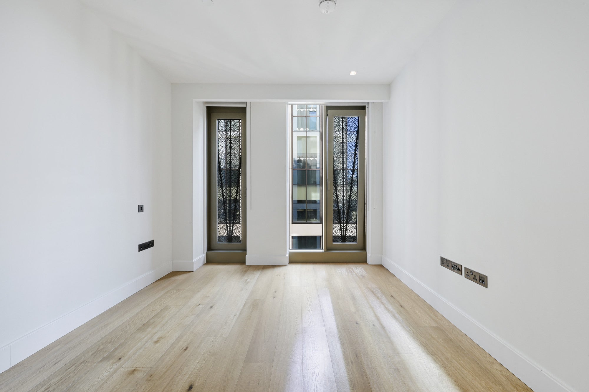 Flat Greenham Close in Greater London