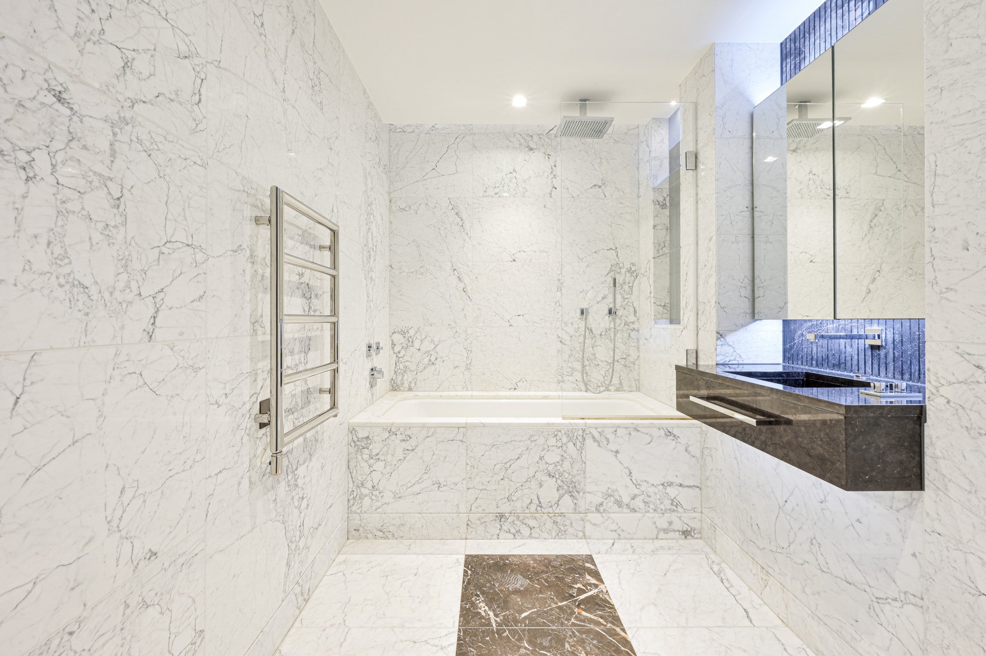 Flat Greenham Close in Greater London