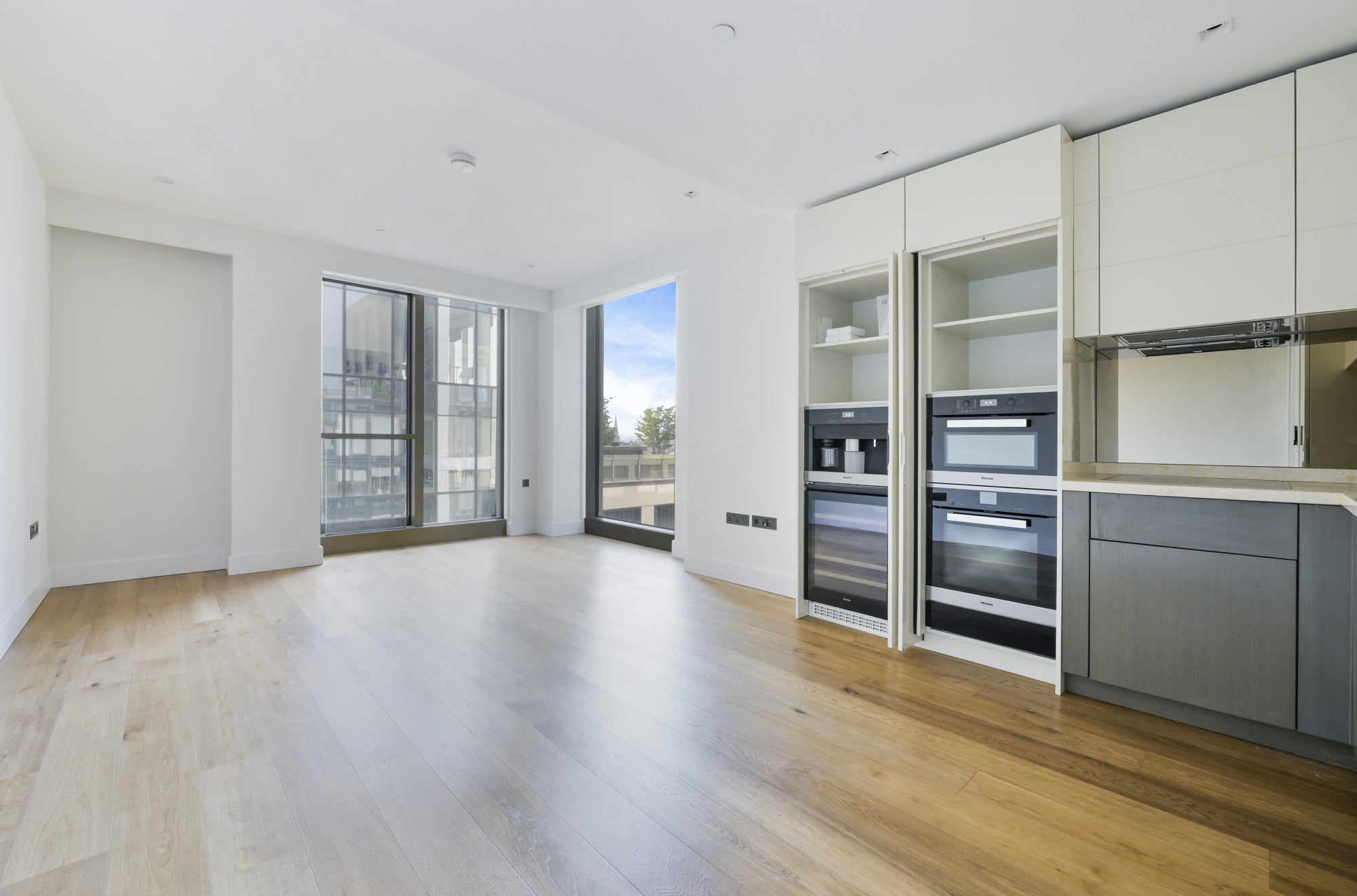Flat Greenham Close in Greater London