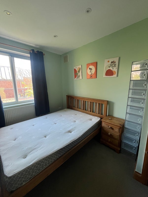 Room Gifford Gardens in Greater London
