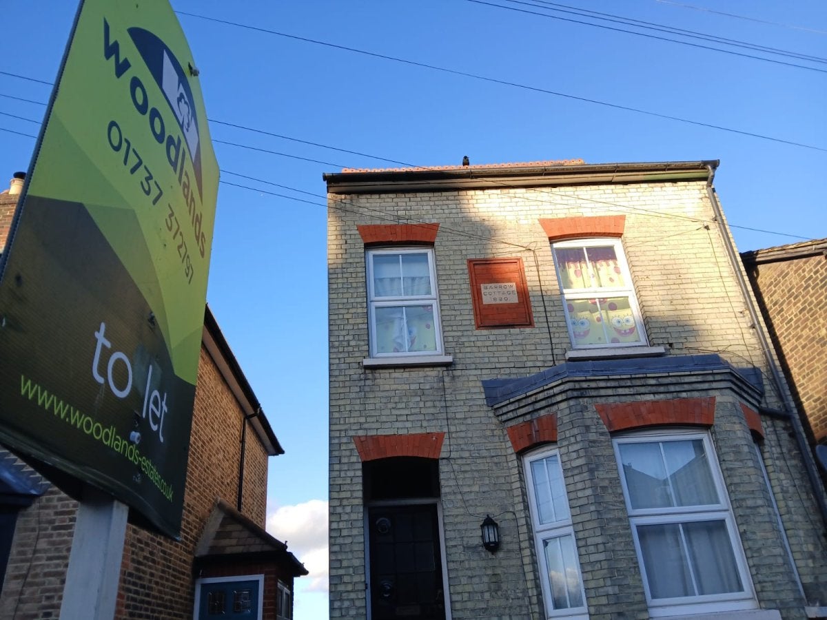 Room Grovehill Road in Reigate and Banstead