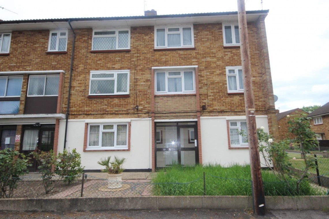 Flat Magnolia Street in Greater London