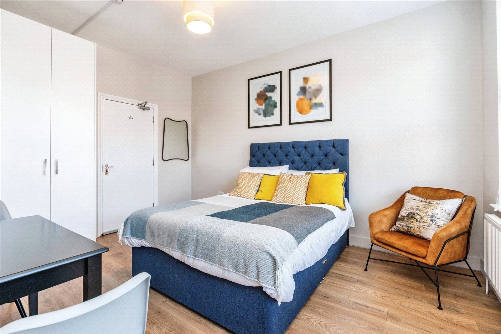 Room Rosemont Road in Greater London