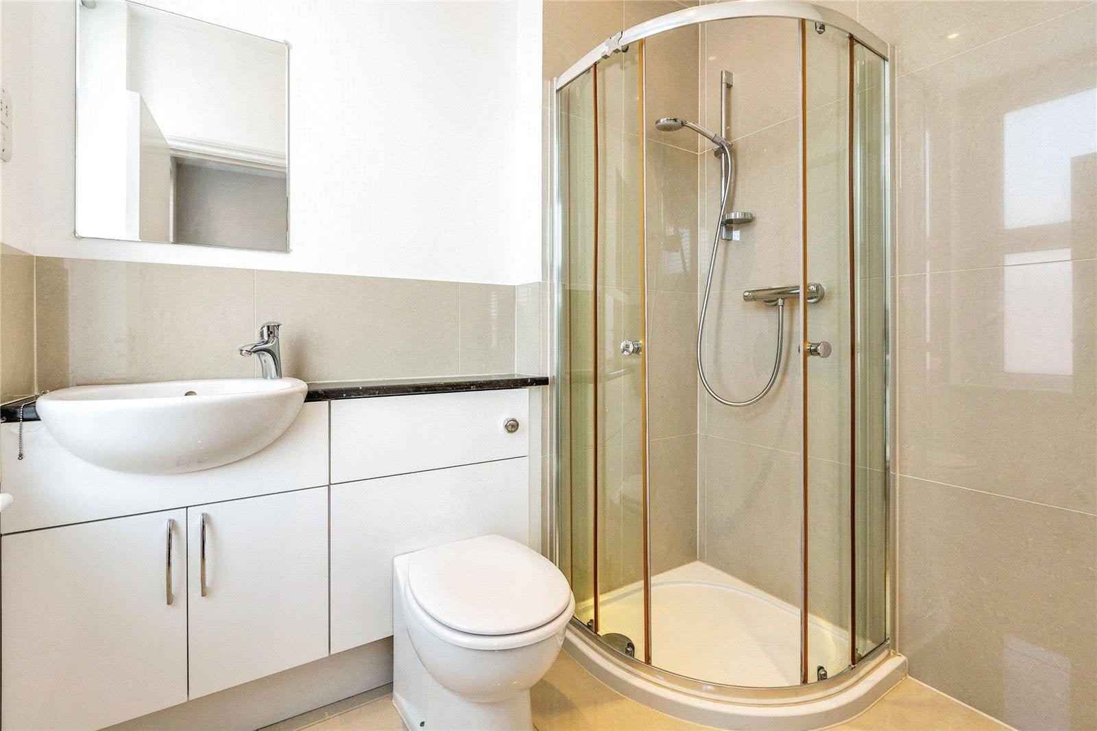 Room Rosemont Road in Greater London
