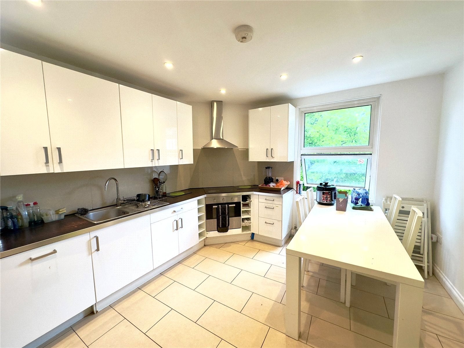 Room Rosemont Road in Greater London