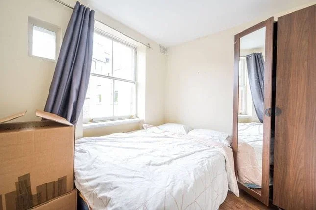 Flat Aldersgate Street in City of London