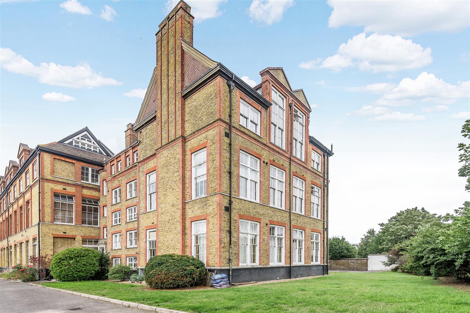 Flat York Grove in Greater London