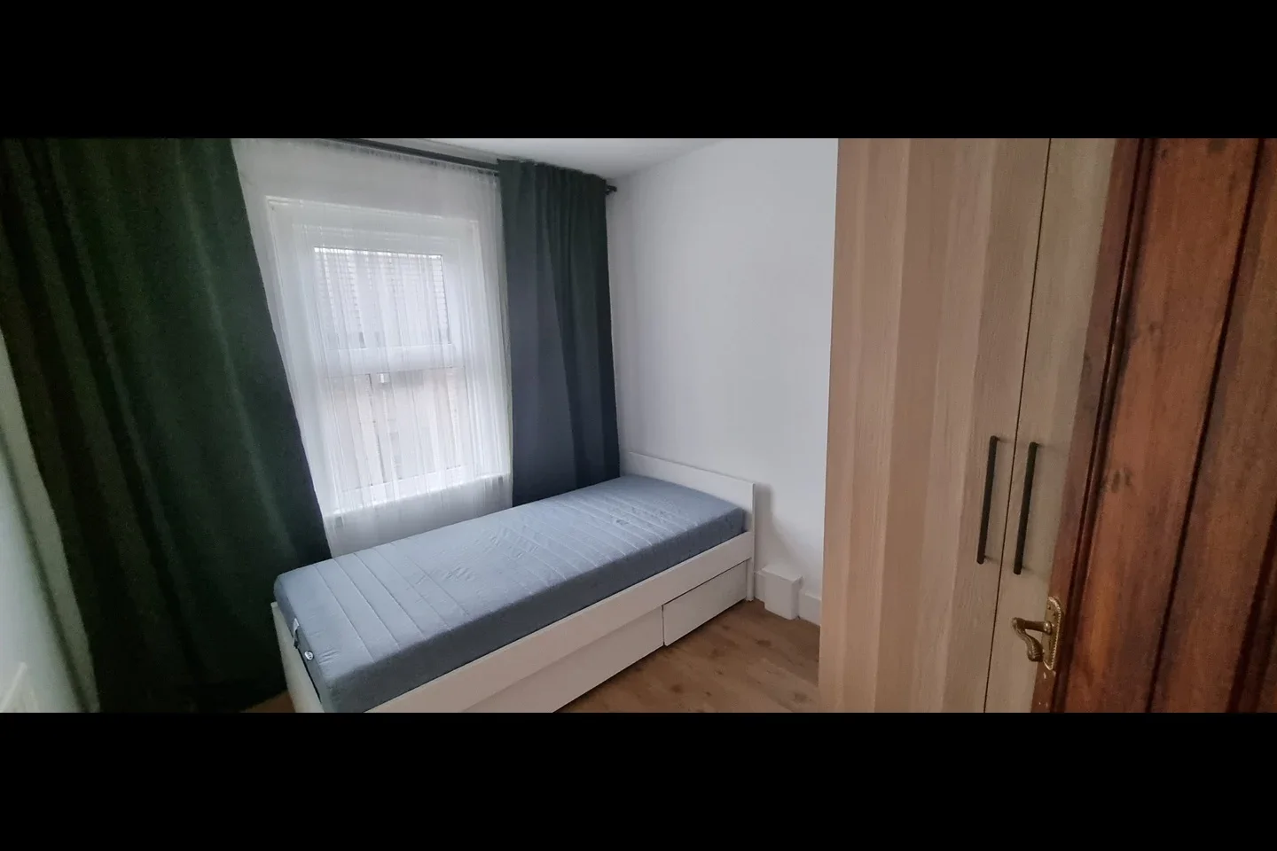 Room Albert Road in Greater London
