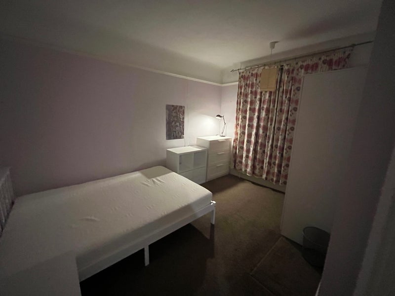 Room Upton Road in Slough