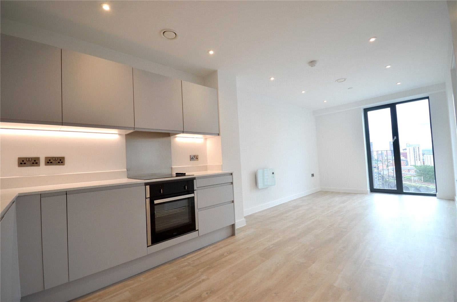 Flat Jennings Avenue in Salford