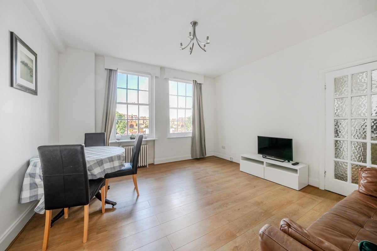 Flat Queensway in City of Westminster