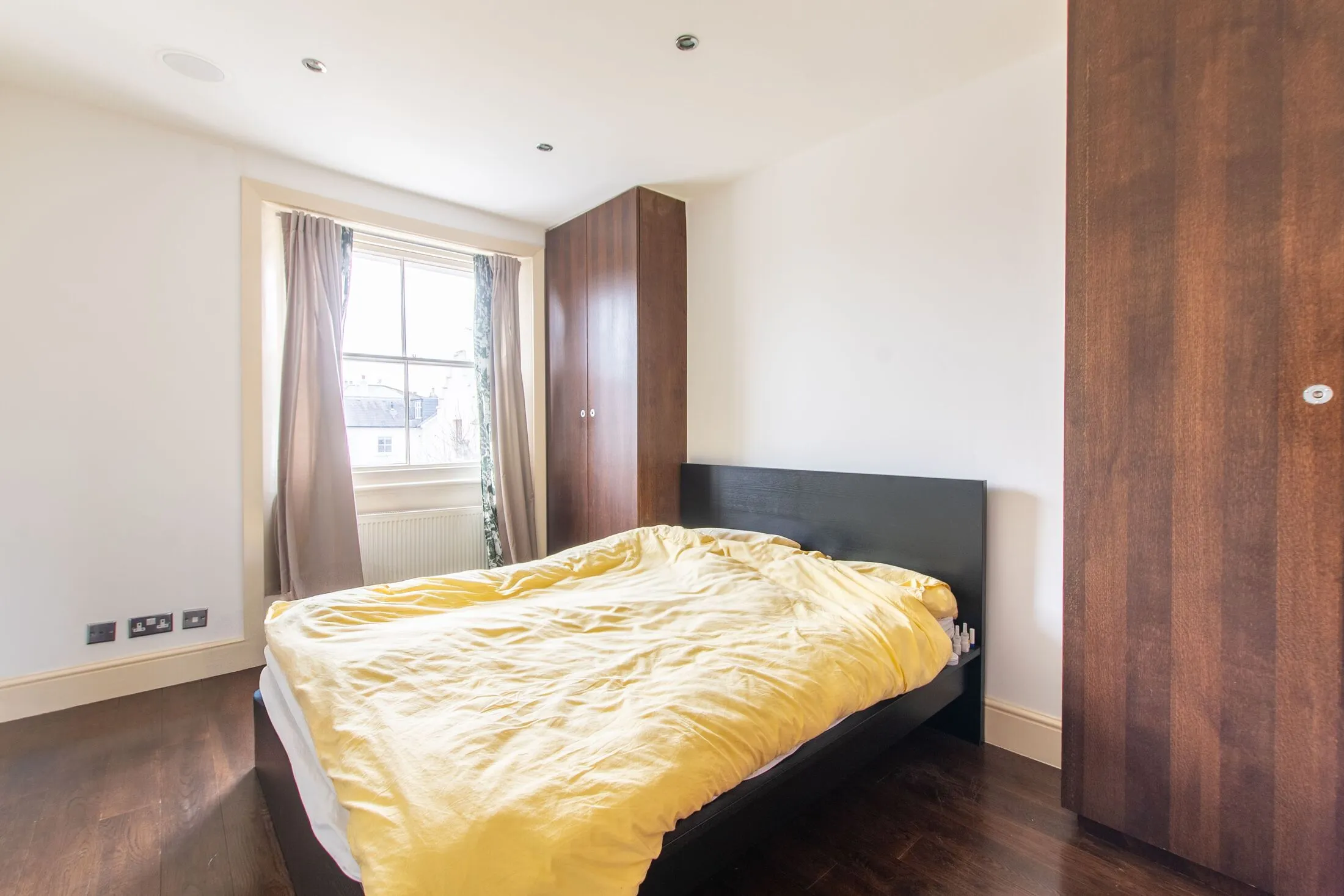 Flat Courtnell Street in City of Westminster