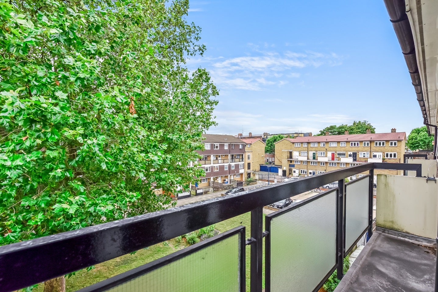 Flat Creswick Walk in Greater London