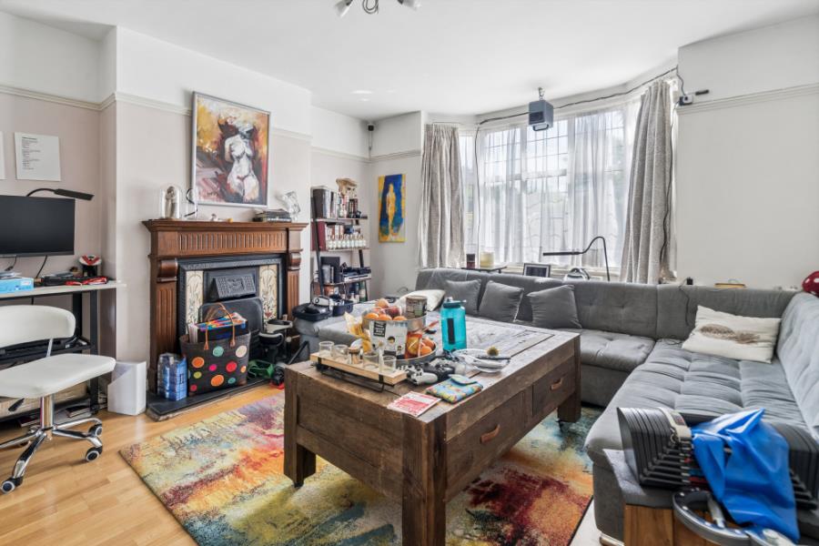 House Alandale Drive in London