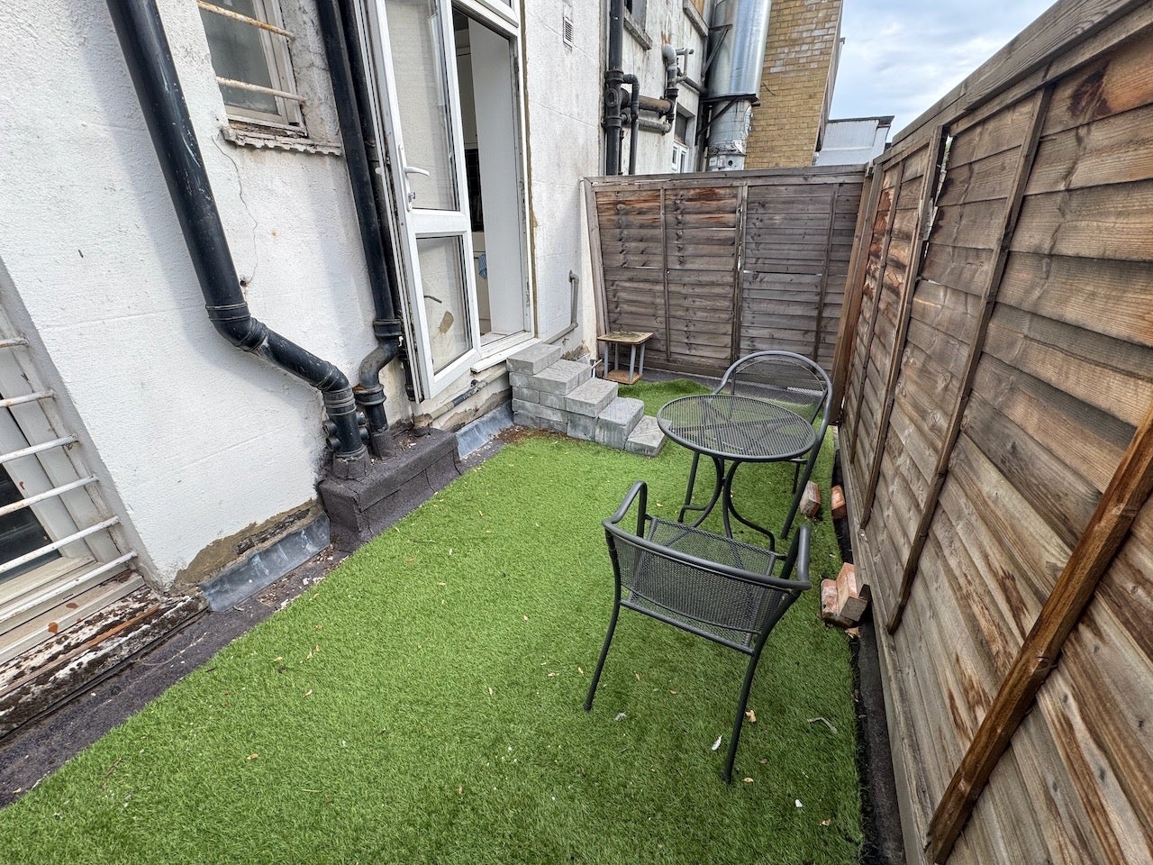 Flat Kentish Town Road in Greater London