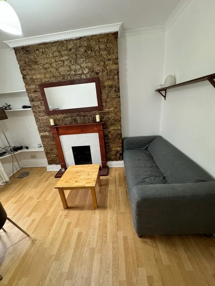 Flat Kentish Town Road in Greater London