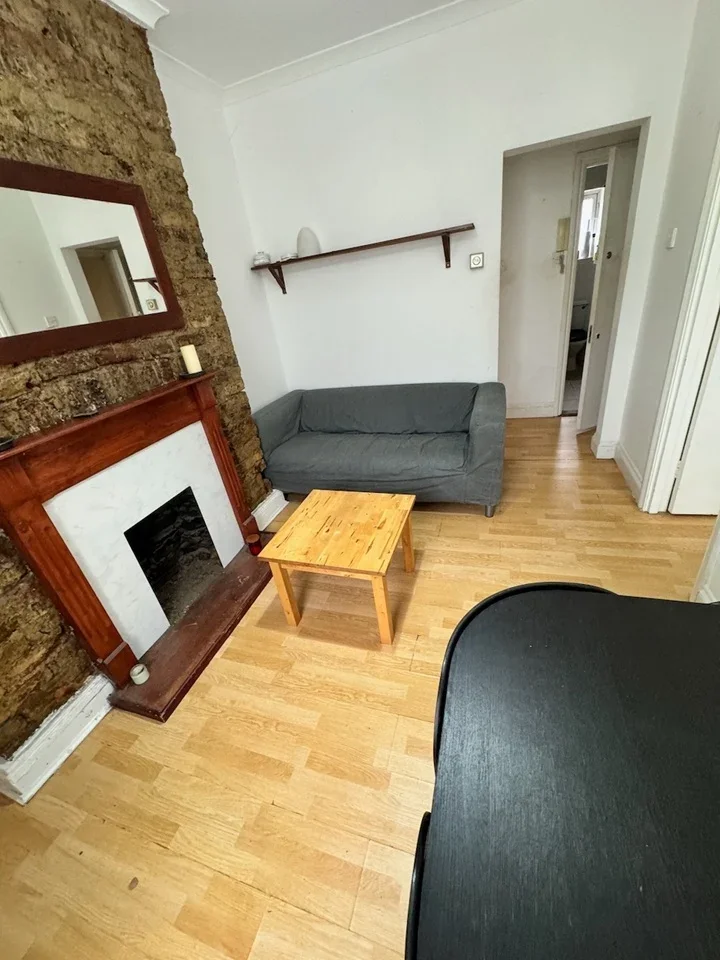 Flat Kentish Town Road in Greater London