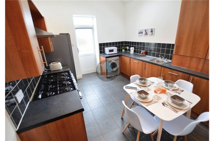 Flat Granville Gardens in Newcastle upon Tyne