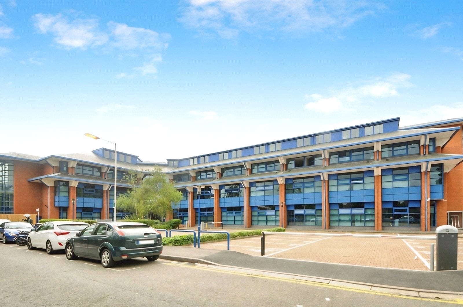 Flat Bath Road in Greater London