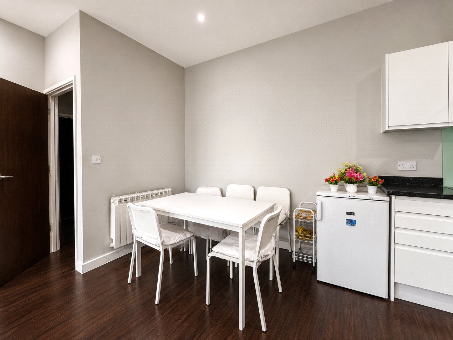 Flat Bath Road in Greater London