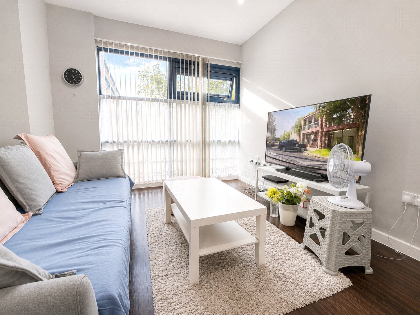 Flat Bath Road in Greater London