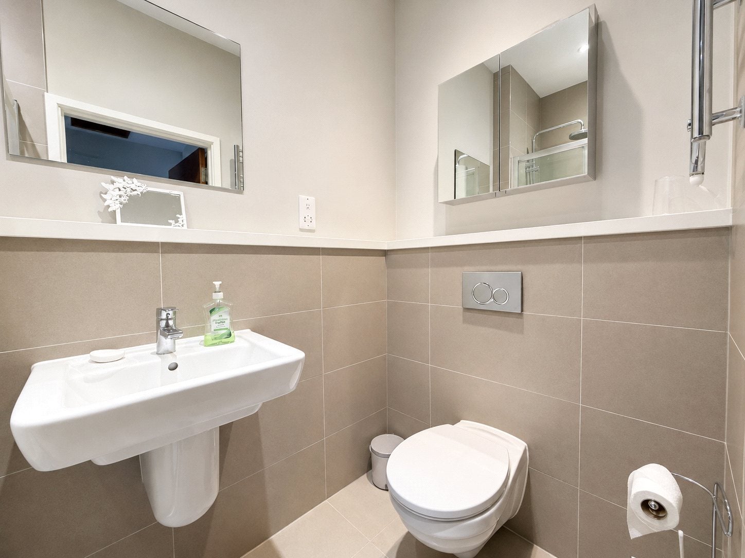 Flat Bath Road in Greater London