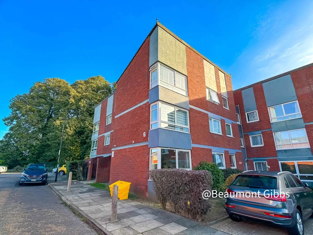 Flat Cleanthus Close in Greater London