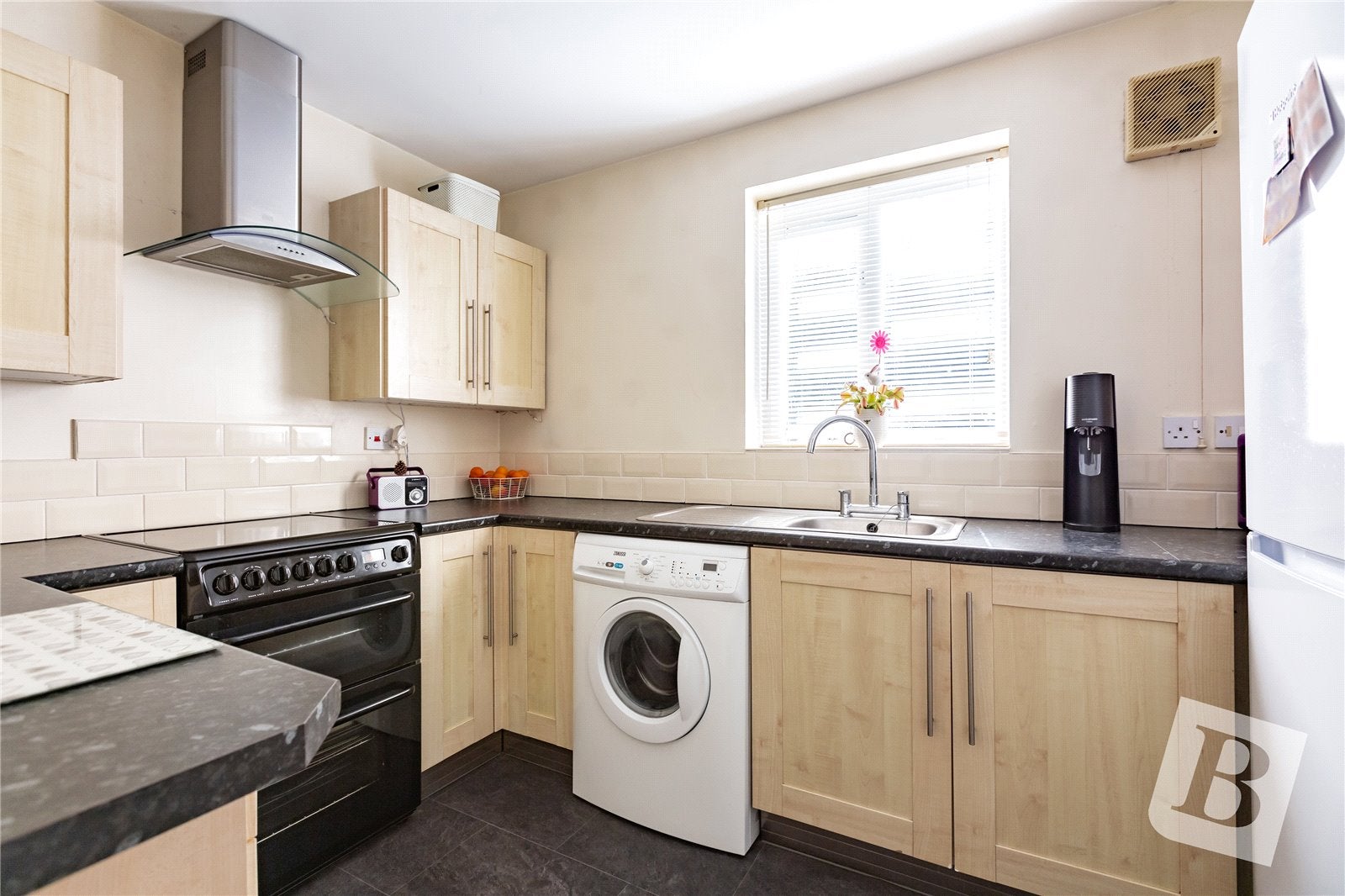Flat Waterville Drive in Basildon