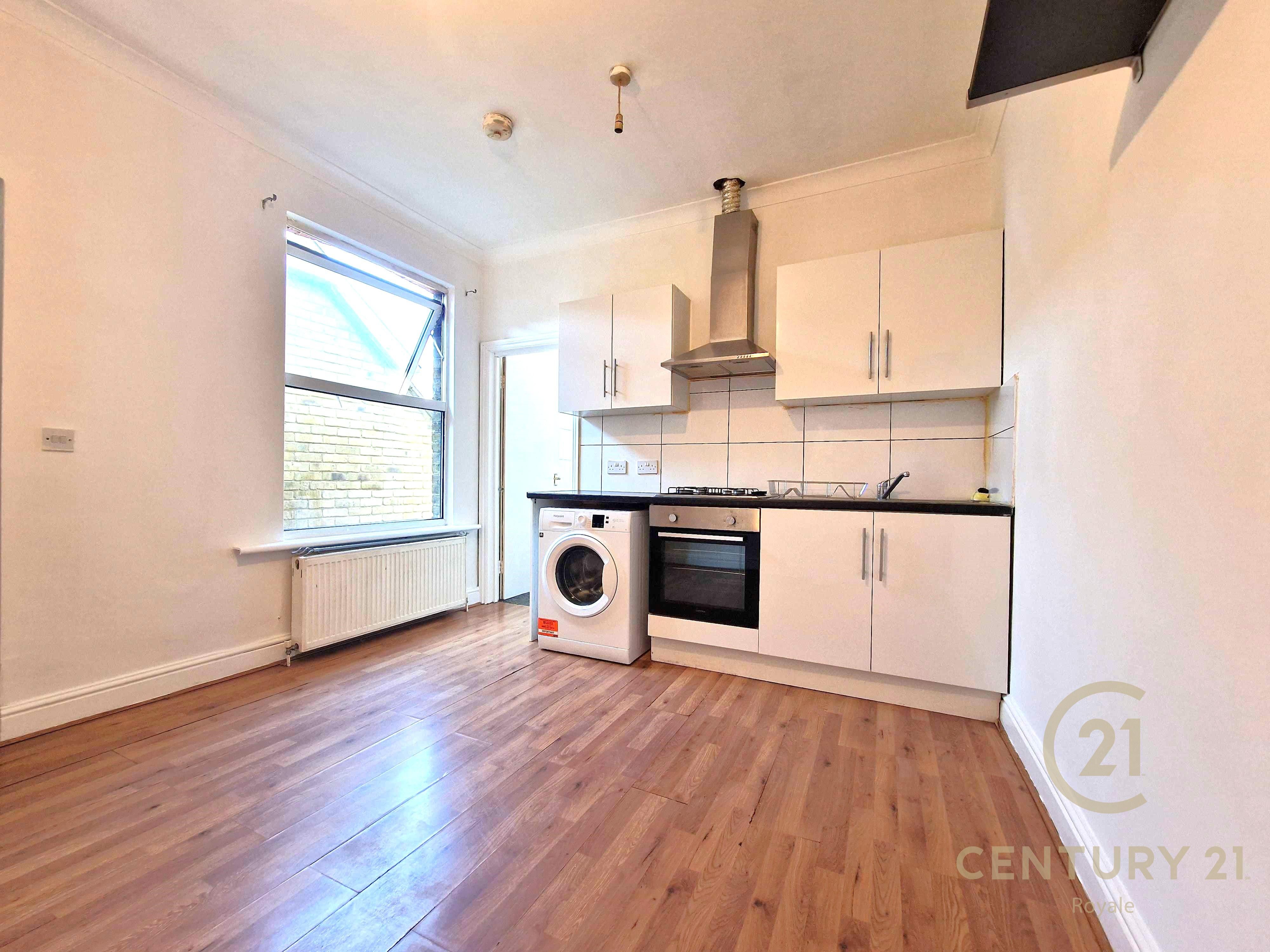 Flat Southsea Road in Greater London