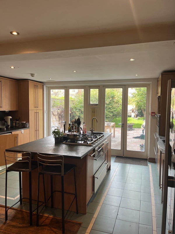 Room Greenwood Road in Greater London