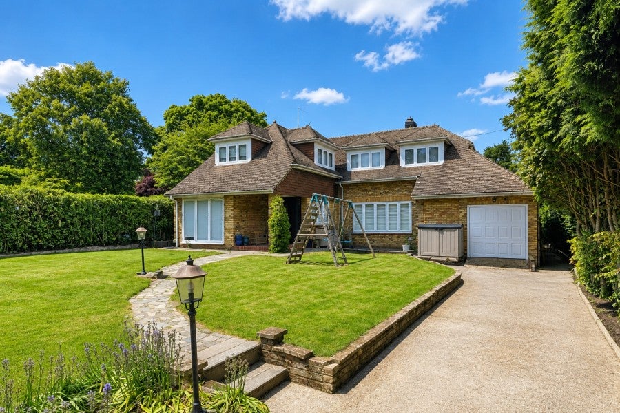 House Horsell Rise in Woking