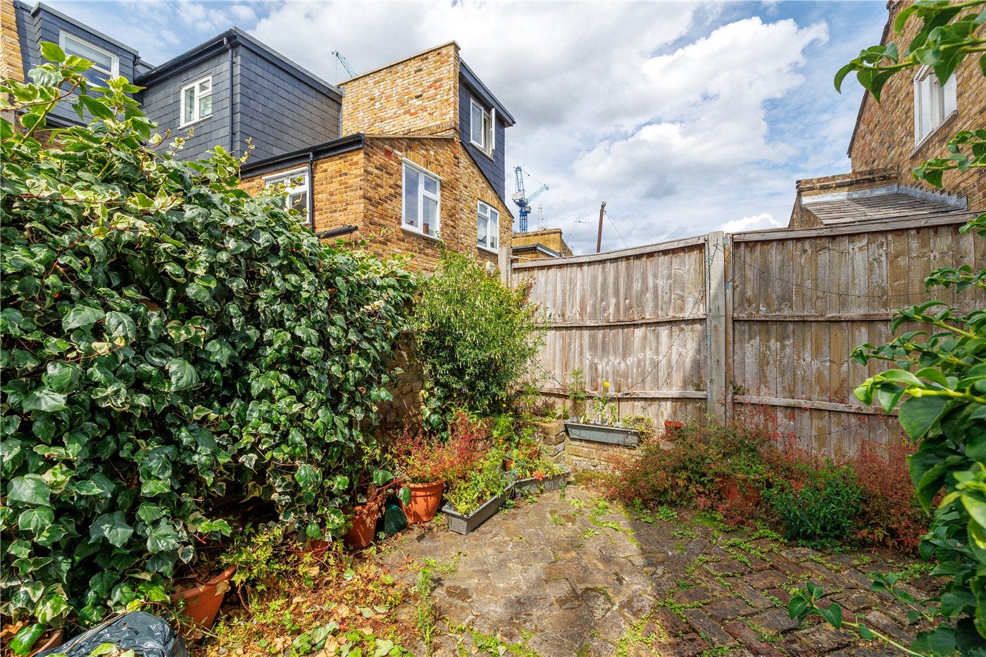 House Biscay Road in Greater London