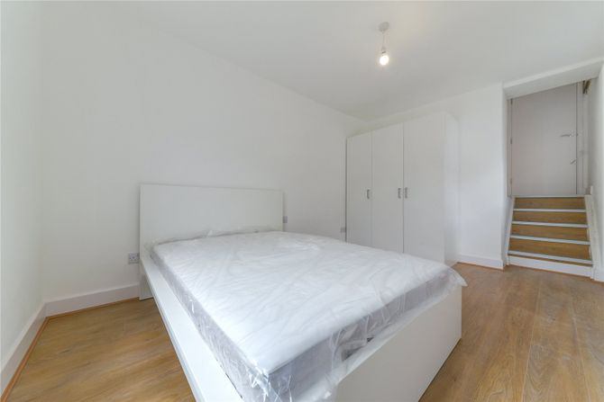 Flat Battersea Park Road in Greater London