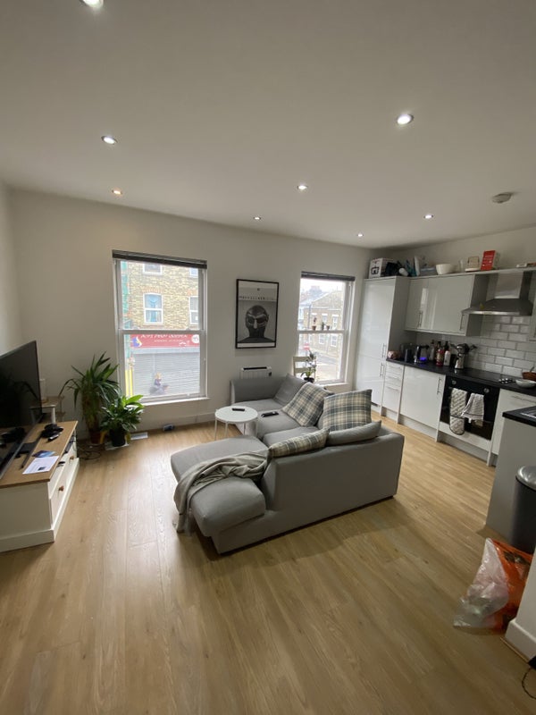 Flat Battersea Park Road in Greater London