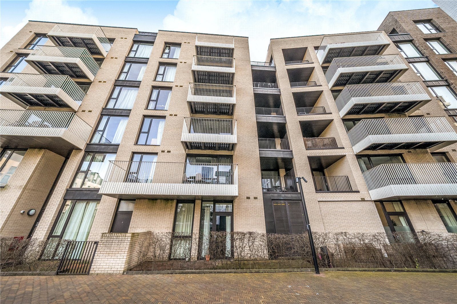 Flat Forrester Way in Greater London