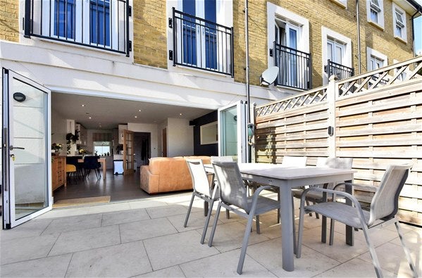 House Vallings Place in Elmbridge