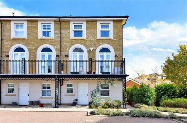 House Vallings Place in Elmbridge