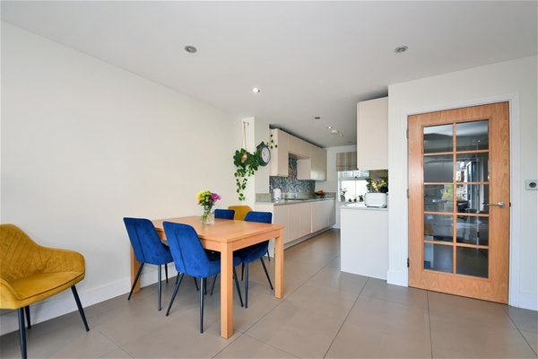 House Vallings Place in Elmbridge