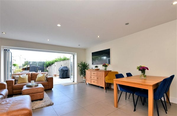 House Vallings Place in Elmbridge
