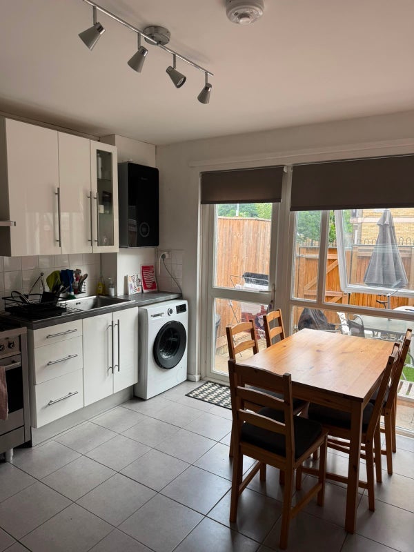 Room Columbia Road in Greater London