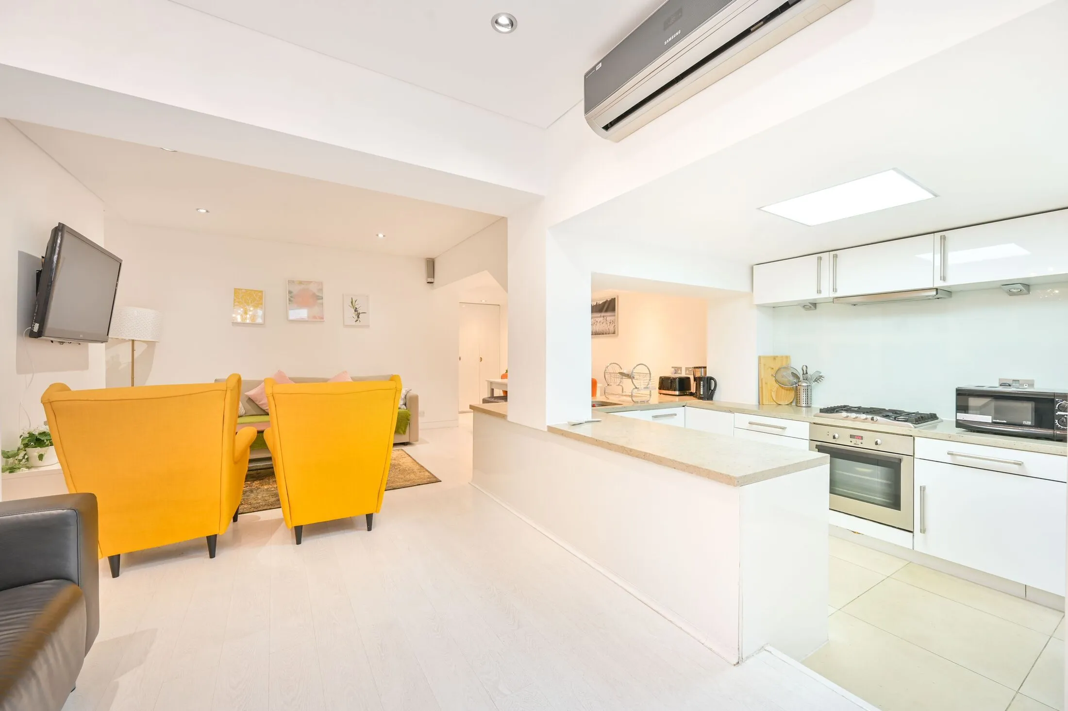 Flat Fairfax Place in Greater London