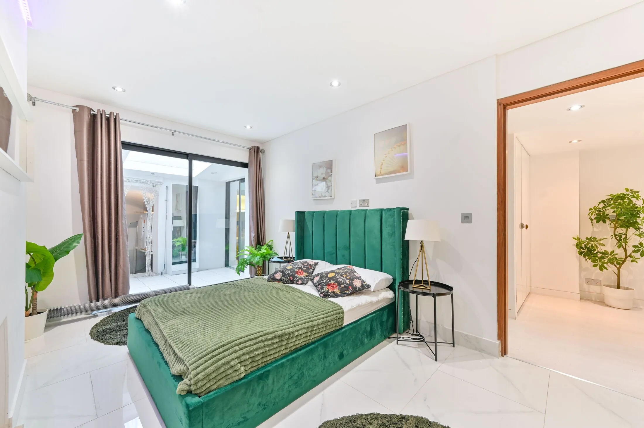 Flat Fairfax Place in Greater London