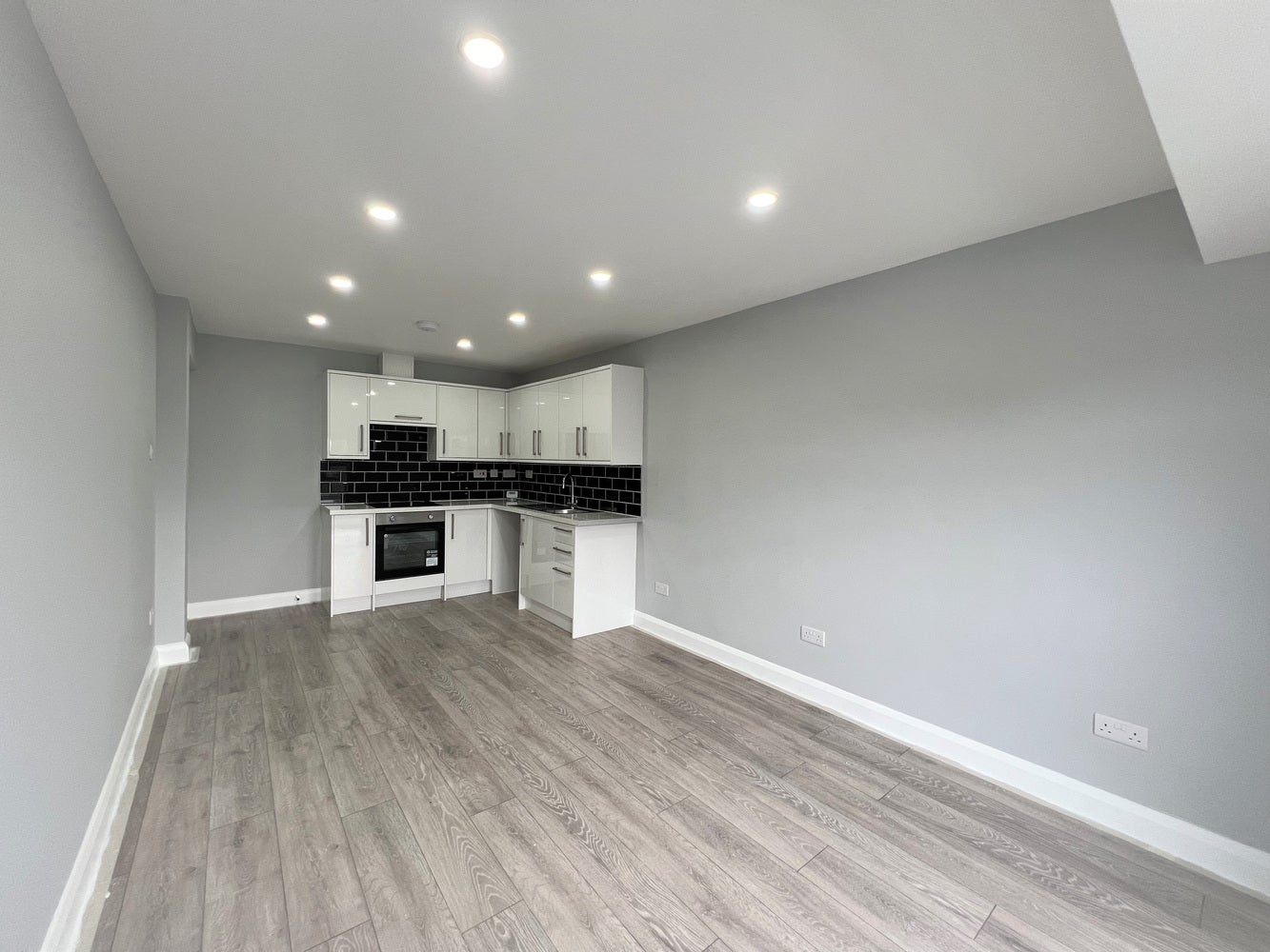 Flat Harrington Road in Greater London